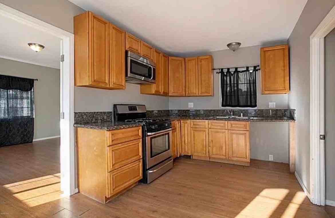 658 Sheridan Way - Photo 3 of 8