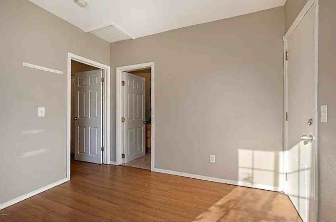 658 Sheridan Way - Photo 5 of 8