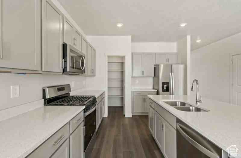 565 E Lintel Rd - Photo 2 of 24