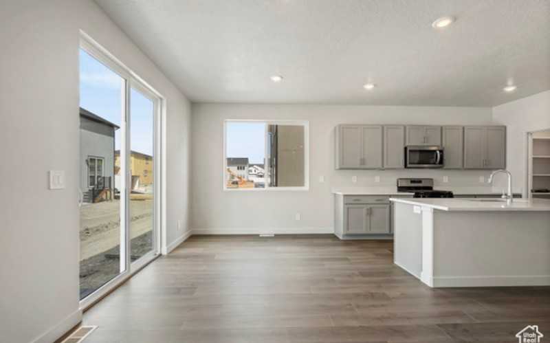565 E Lintel Rd - Photo 4 of 24