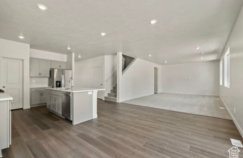 565 E Lintel Rd - Photo 6 of 24