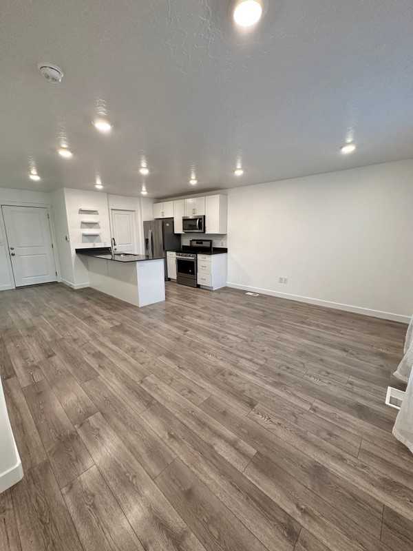 44 N Voyager Ln - Photo 3 of 20
