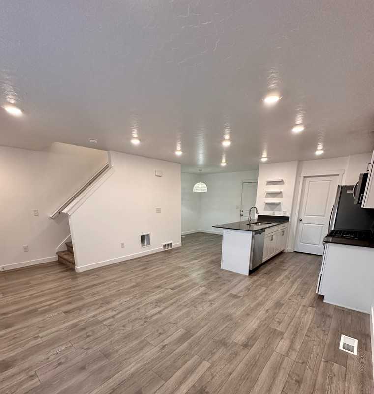 44 N Voyager Ln - Photo 4 of 20