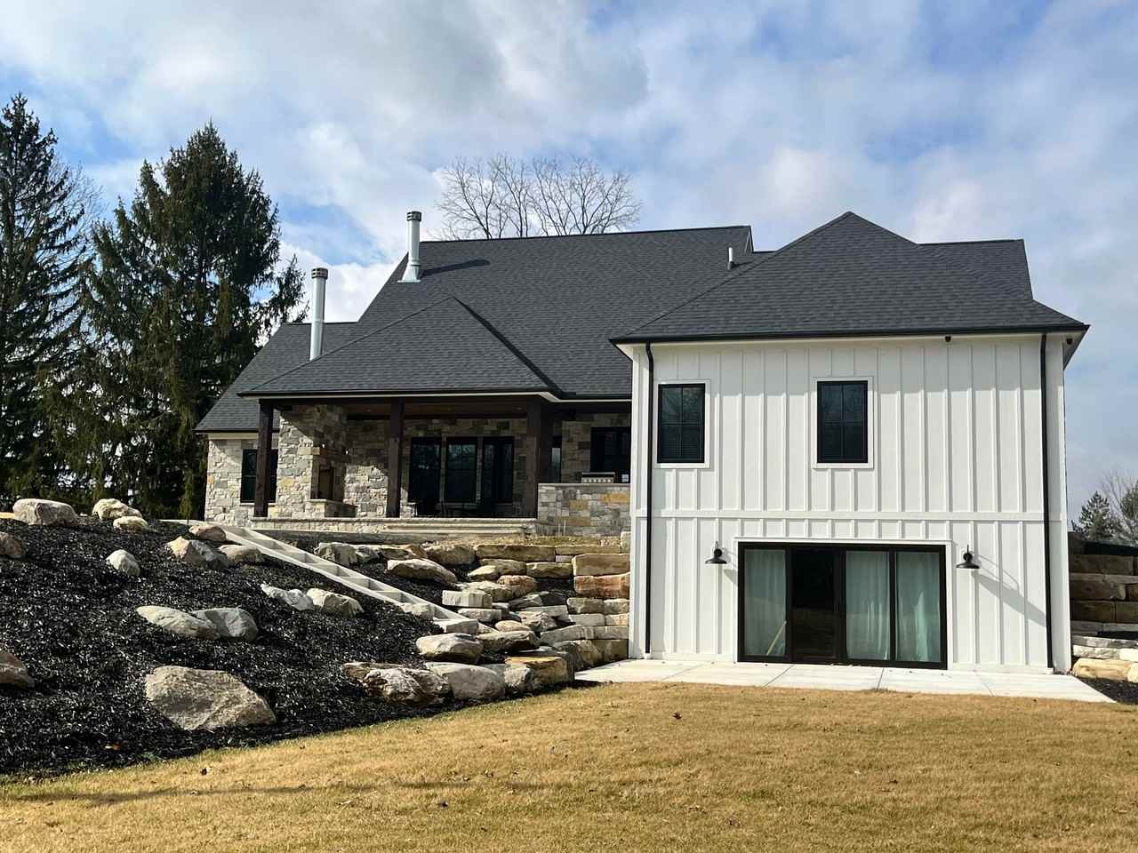 18601 E River Rd - Photo 2 of 17