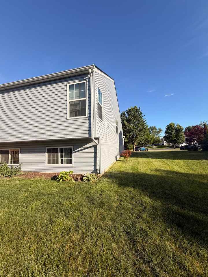 7307 Ashbrook Ln - Photo 3 of 20