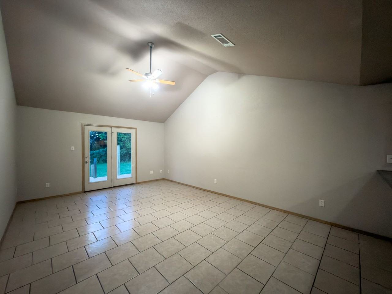 908 N 46th St - Photo 3 of 15