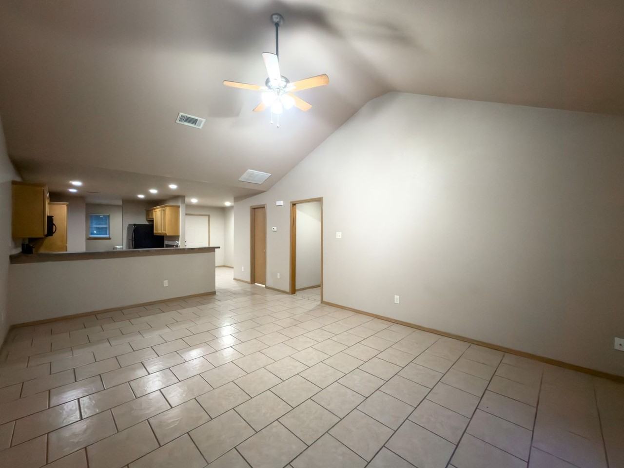 908 N 46th St - Photo 4 of 15