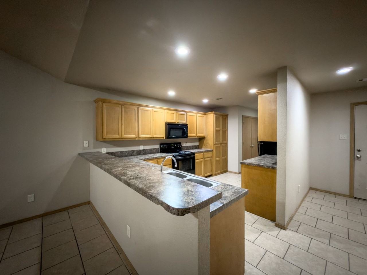908 N 46th St - Photo 5 of 15