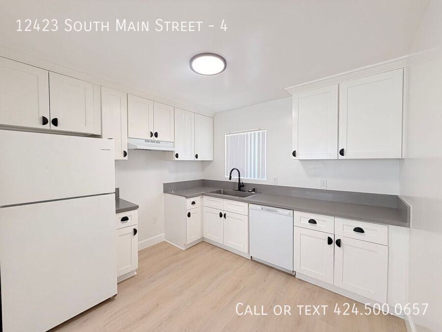 12423 S Main St #4 - Photo 5 of 16