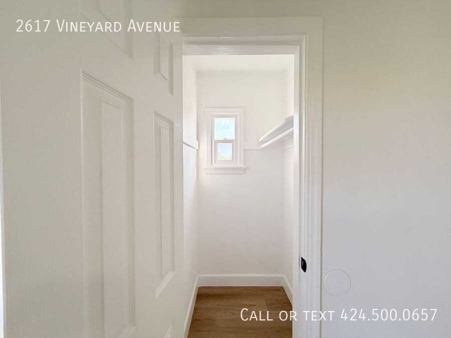 2617 Vineyard Ave - Photo 5 of 20