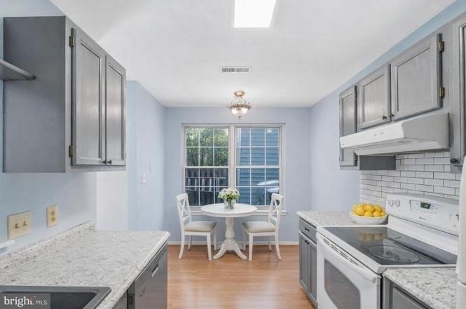 11205 Kensington Pl - Photo 3 of 14