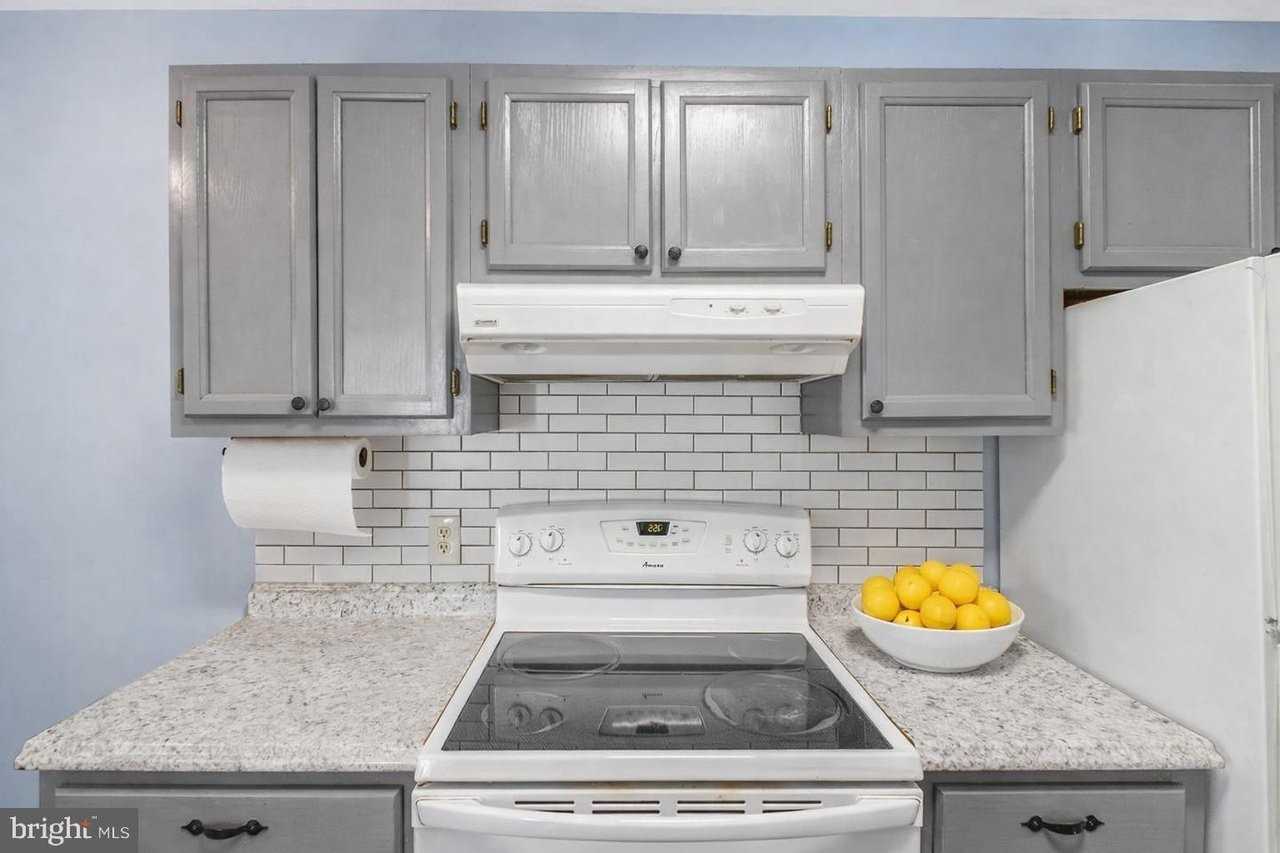 11205 Kensington Pl - Photo 4 of 14