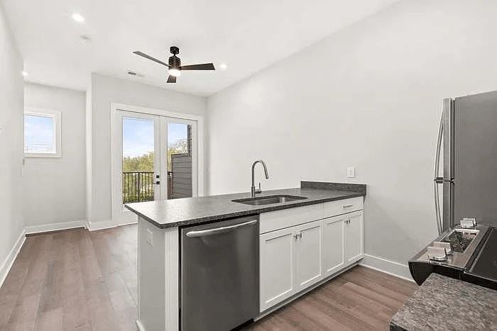5916 Morrow Rd - Photo 5 of 14
