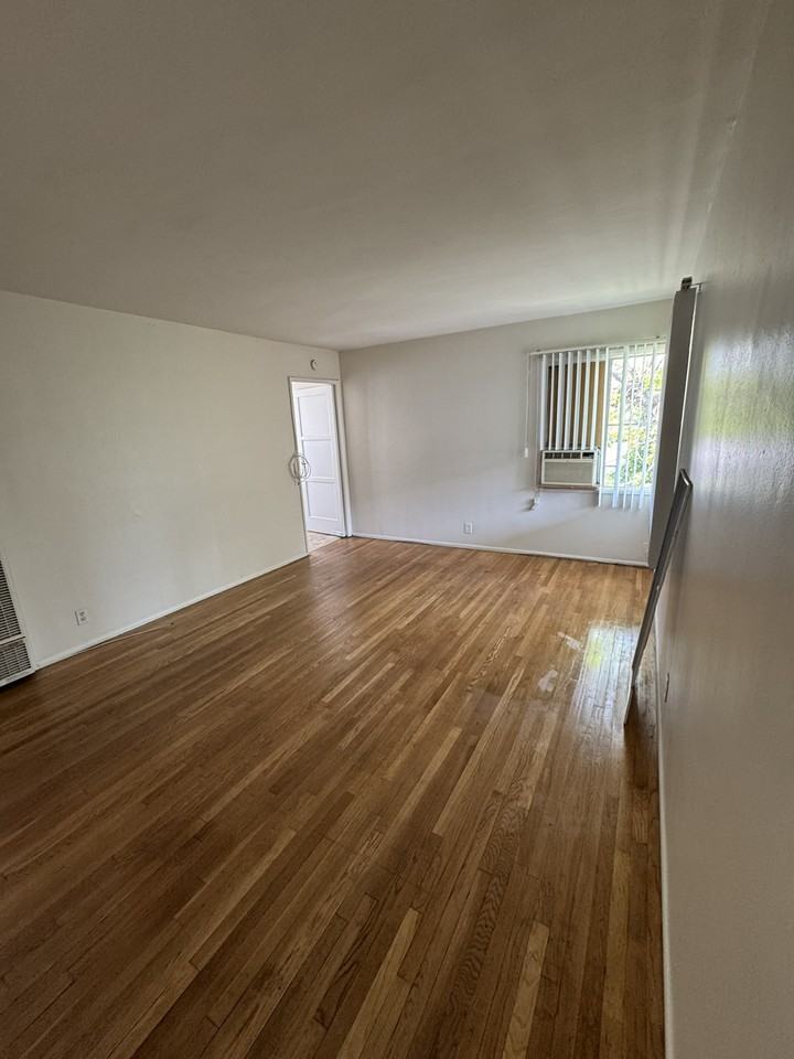 1112 Fremont Ave #D - Photo 5 of 7