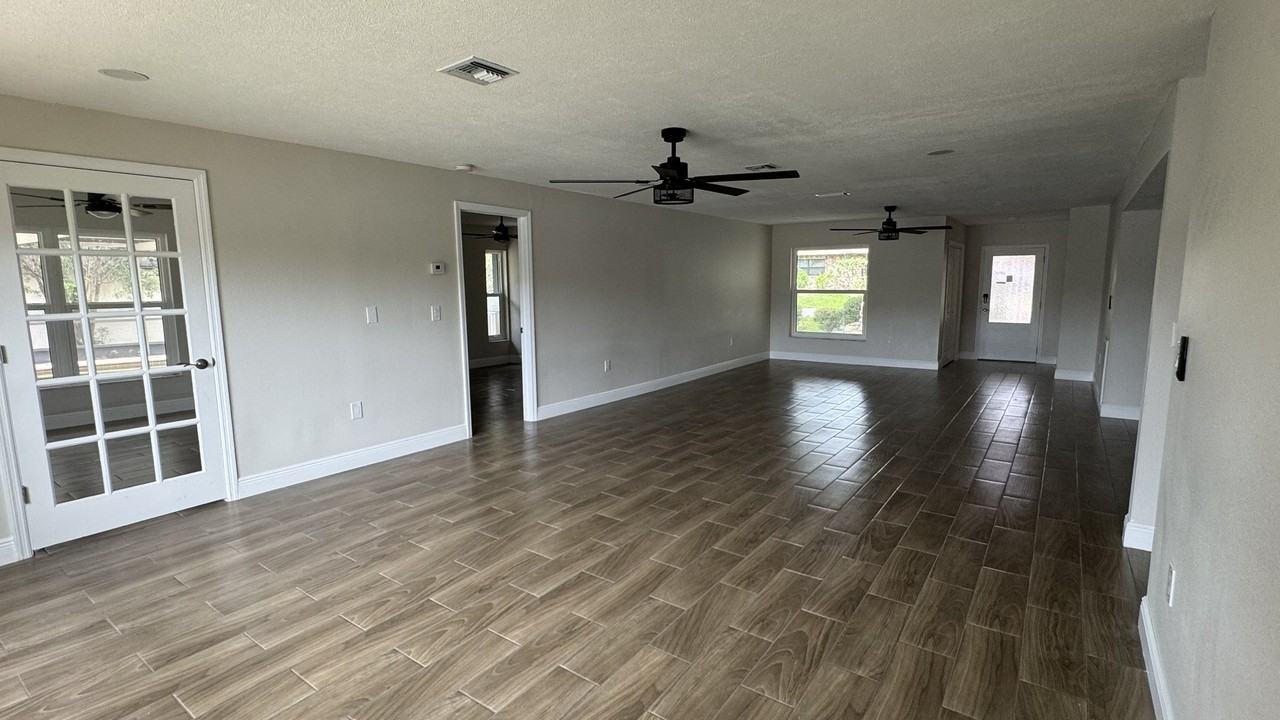 7409 Lake Forest Cir - Photo 4 of 20