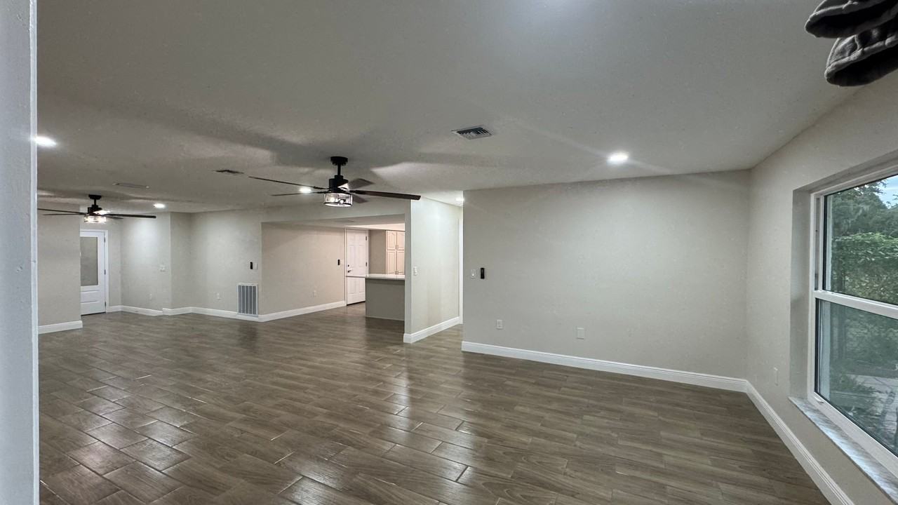 7409 Lake Forest Cir - Photo 7 of 20