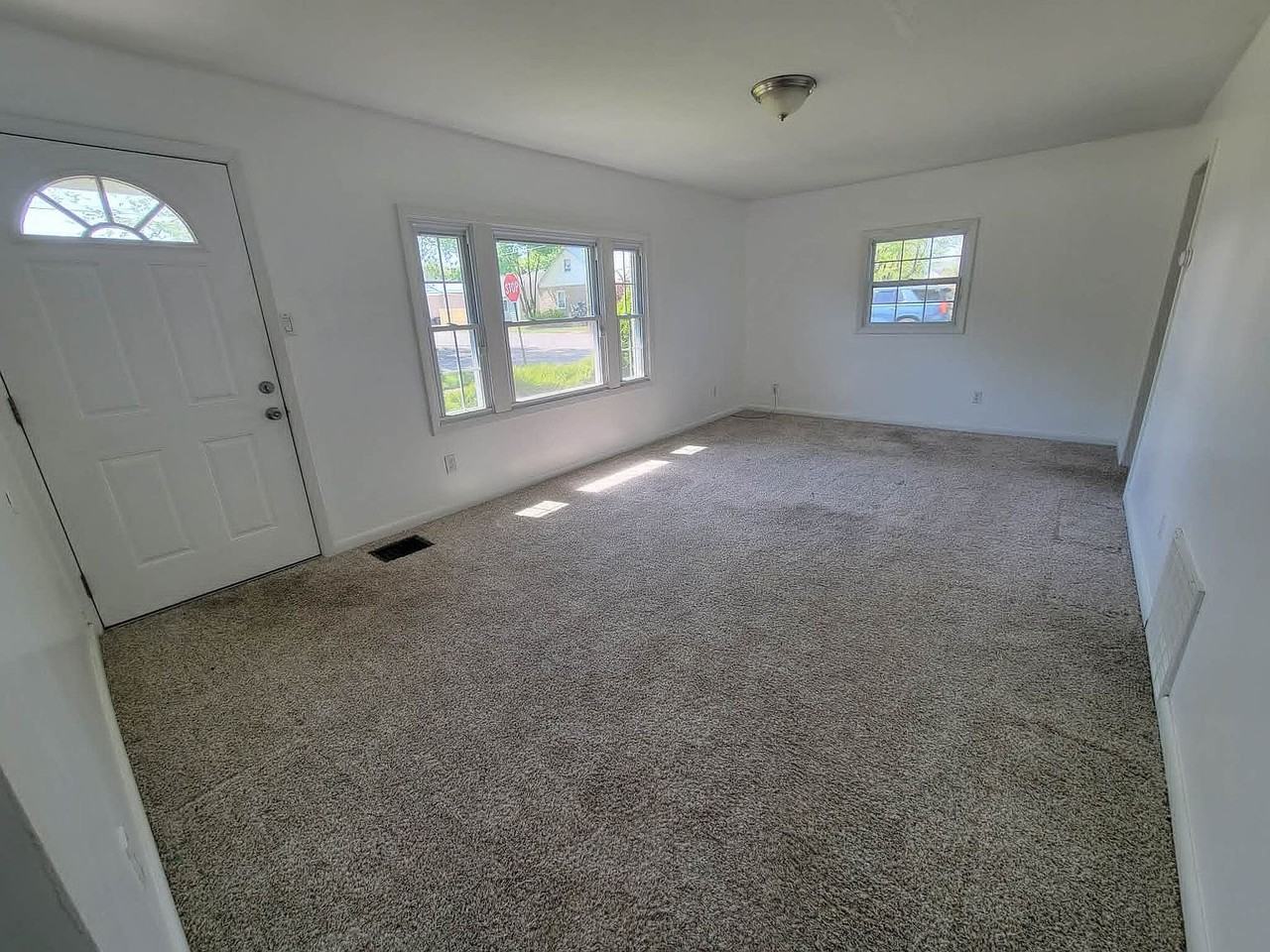 1226 W 37th St - Photo 3 of 8