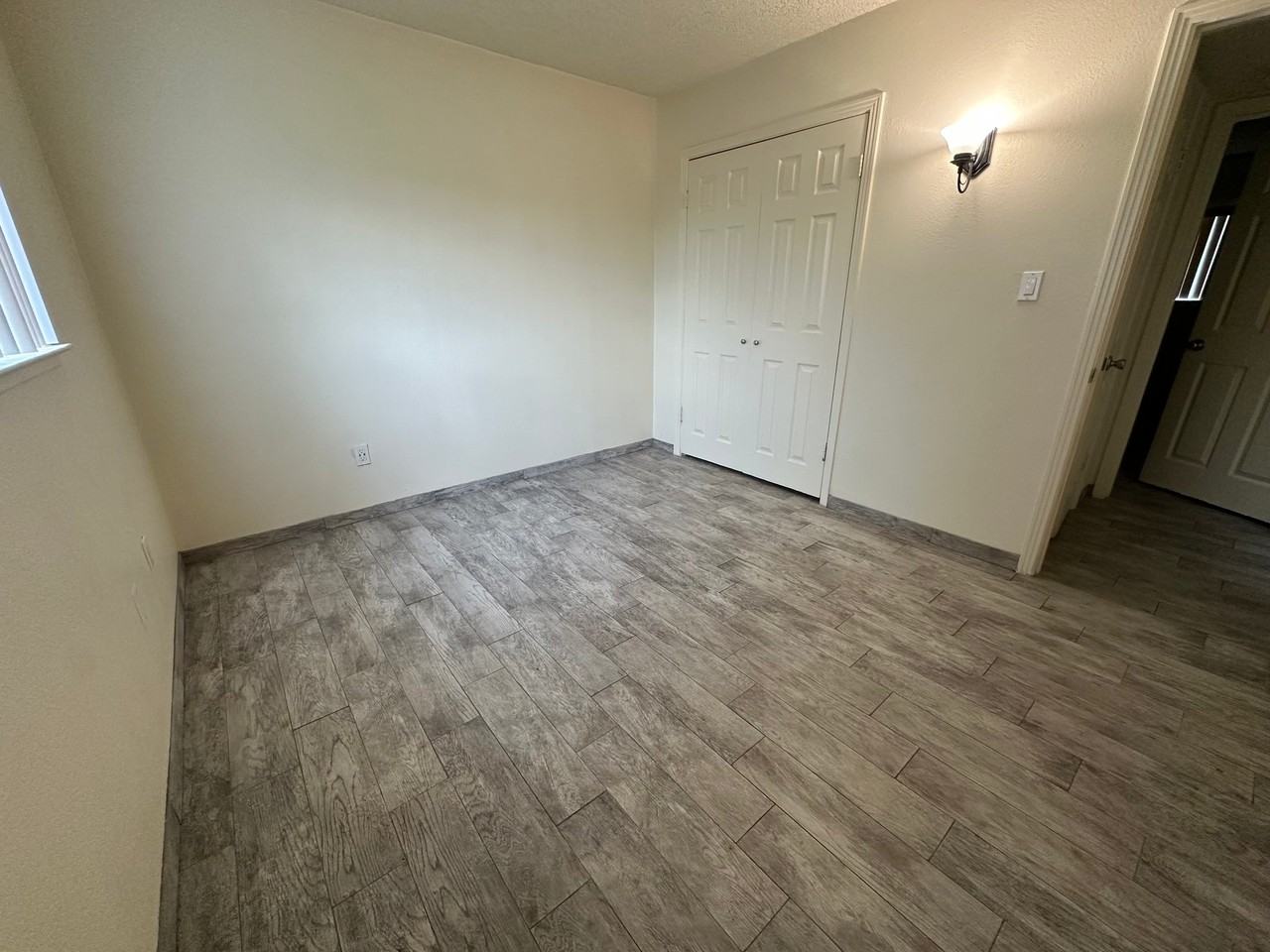 135 E Stuart Ave - Photo 4 of 17