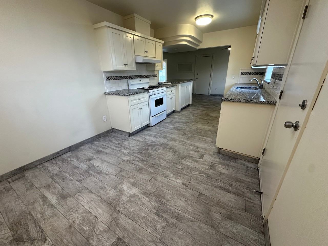 135 E Stuart Ave - Photo 5 of 17