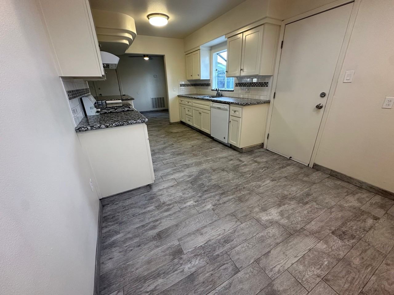 135 E Stuart Ave - Photo 6 of 17