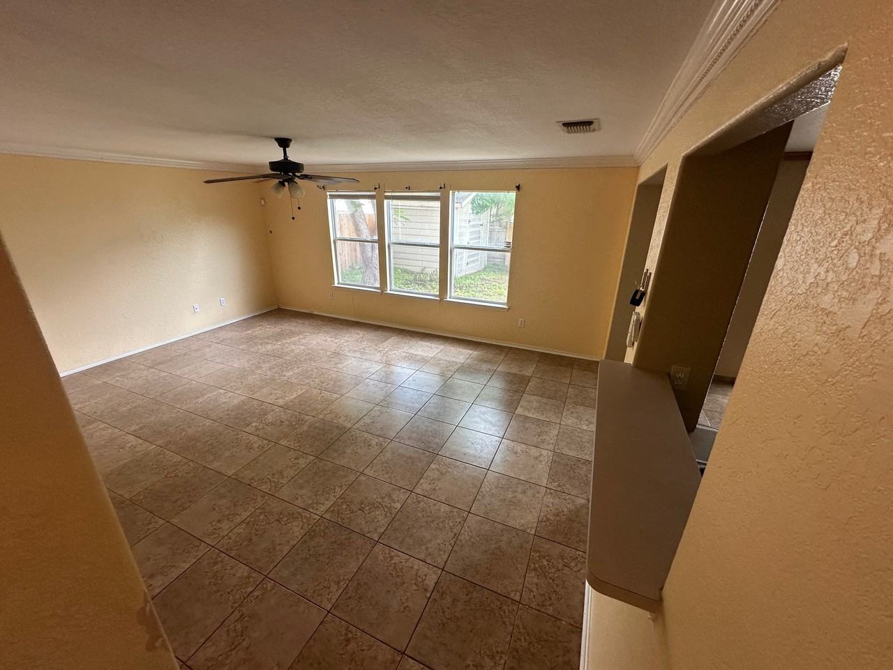 9426 Santa Fe Rdg - Photo 7 of 20