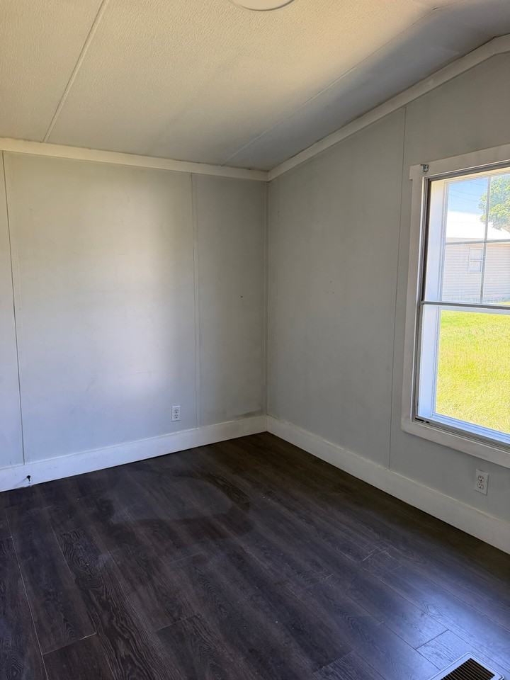 1486 Nadenbousch Ln - Photo 6 of 9