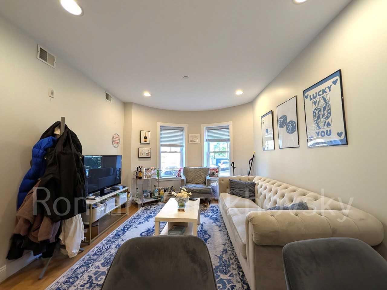 54 Kent St #2A - Photo 3 of 32