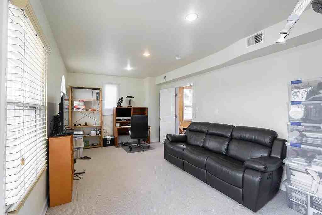 5501 8th St Nw - Photo 7 of 20