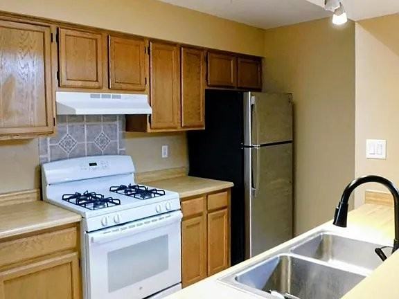 1655 Greenview Way Ne - Photo 3 of 10