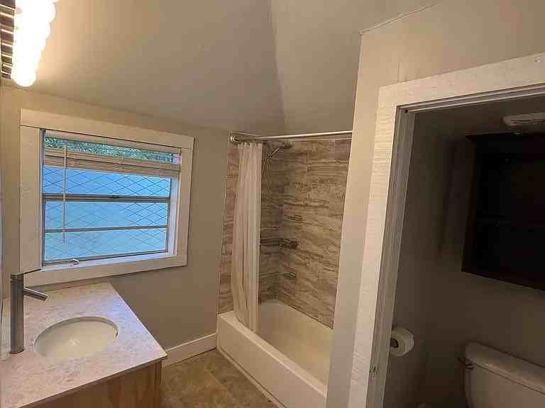 2008 N 8th Ave - Photo 3 of 10