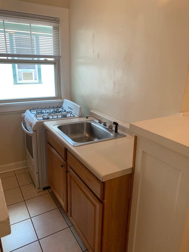 1720 Ashland Ave #7 - Photo 7 of 11