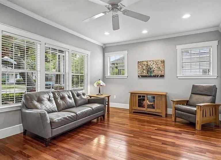 5211 Willis Ave - Photo 3 of 20
