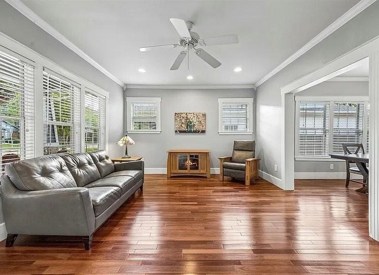 5211 Willis Ave - Photo 4 of 20