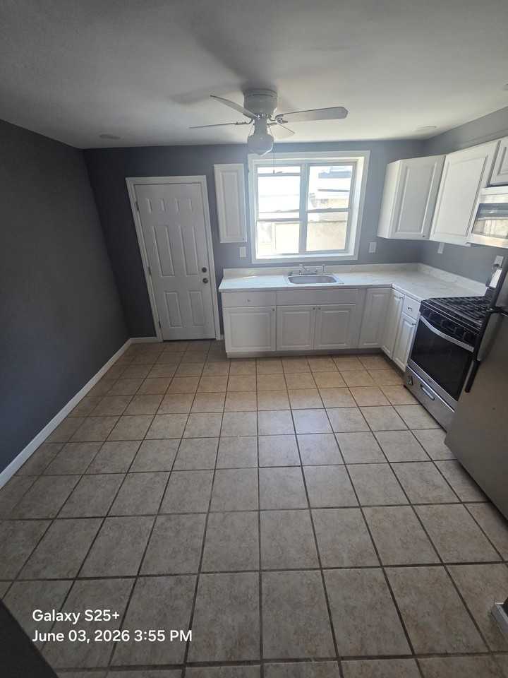 944 Cantrell St - Photo 3 of 8