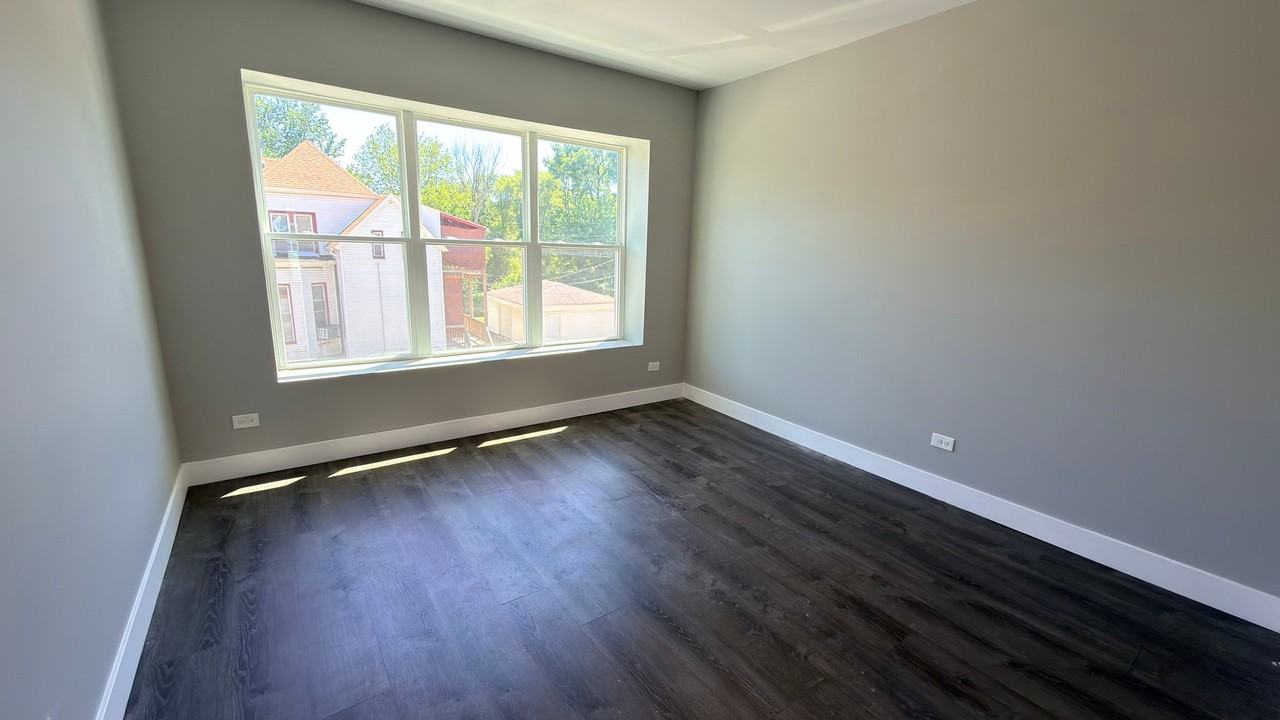 904 W 68th St #2 - Photo 4 of 13
