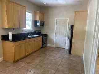 1903 Capitol Ave #B - Photo 6 of 8