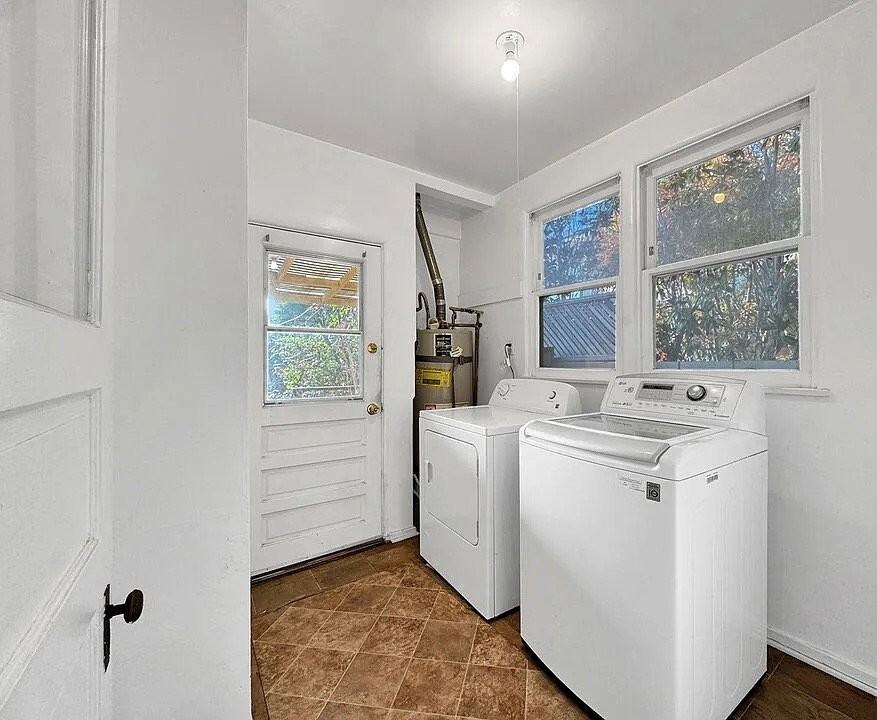 844 25th St - Photo 5 of 20