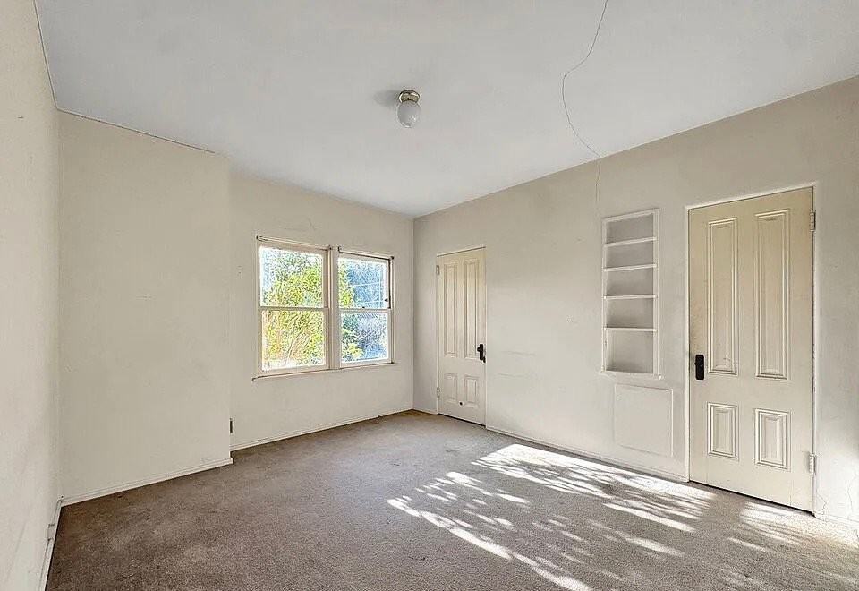 844 25th St - Photo 7 of 20
