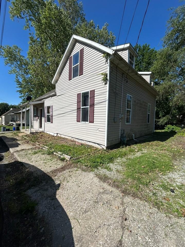 323 N 7th St