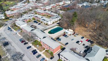 137 Lake Shore Rd Unit 4  