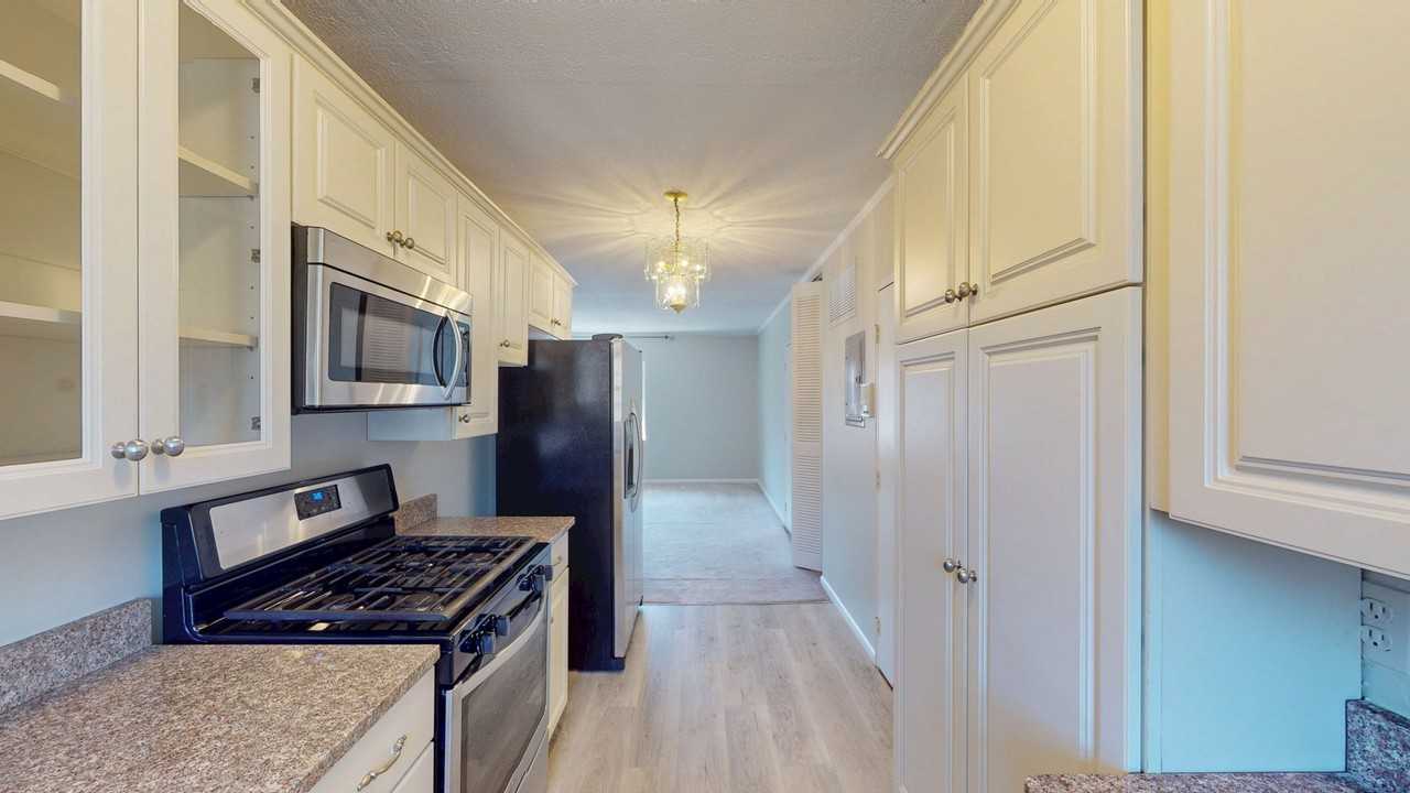 137 Lake Shore Rd #4 - Photo 3 of 16