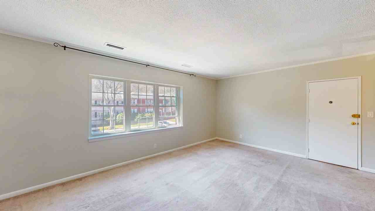 137 Lake Shore Rd #4 - Photo 4 of 16