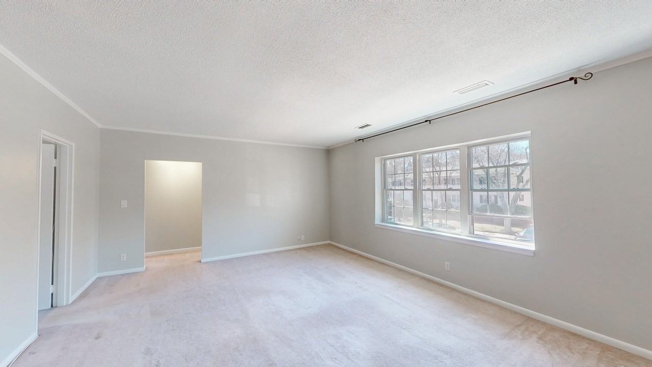 137 Lake Shore Rd #4 - Photo 5 of 16