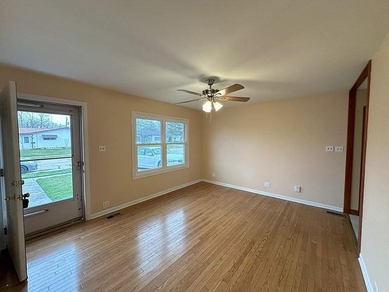 508 Kenyon Ave - Photo 2 of 5