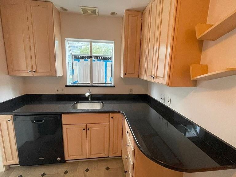 729 N Vermont Ave - Photo 2 of 5