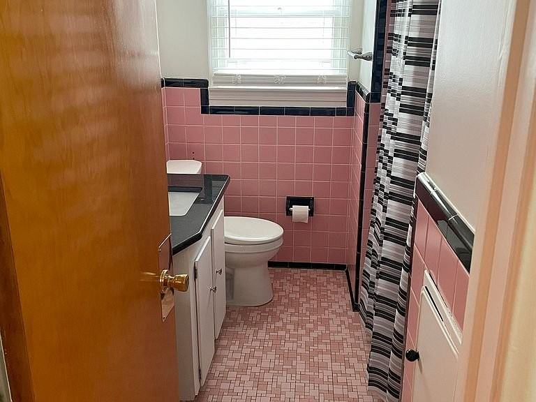 729 N Vermont Ave - Photo 3 of 5