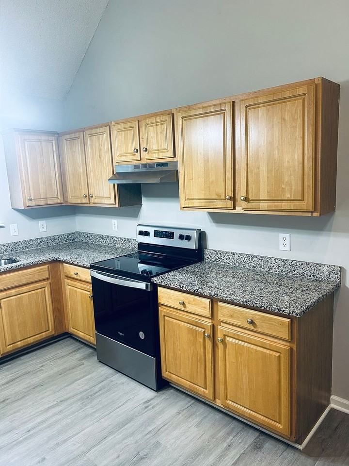 804 Valley Creek Dr - Photo 3 of 5