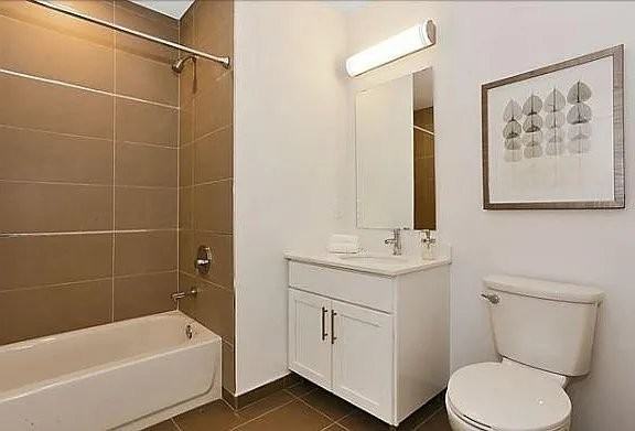 115 37th St #507 - Photo 4 of 11