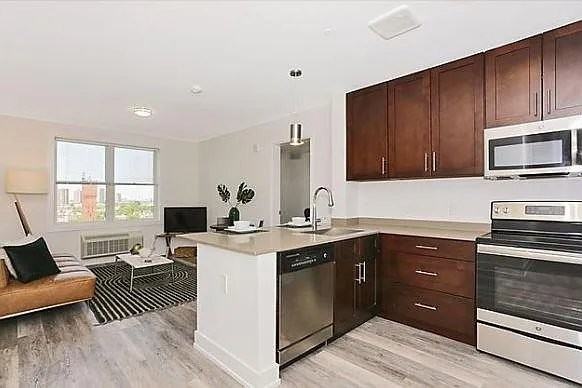 115 37th St #507 - Photo 7 of 11