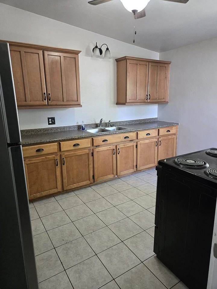 1093 Saint Paul St - Photo 2 of 5